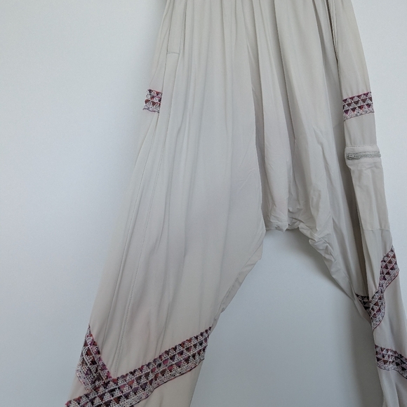 Free People Movement Harem Jogger Pants Tribal Print Applique Hippie Sz XS - Picture 5 of 16
